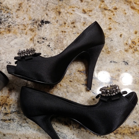 Apt 9 Black Satin Heels 8.5 - Picture 4 of 7